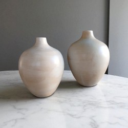 Set de 2 Jarrones Cerámica Artesanal Esférico Cuello Estrecho