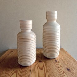 Set de 2 Jarrones Cerámica Artesanal Botella Acanalado 40 y 35cm