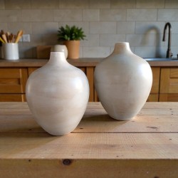 Set de 2 Jarrones Cerámica Artesanal Esférico Cuello Estrecho